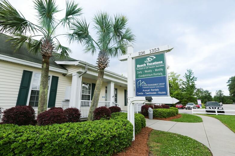 Hotel River Oaks Resort
