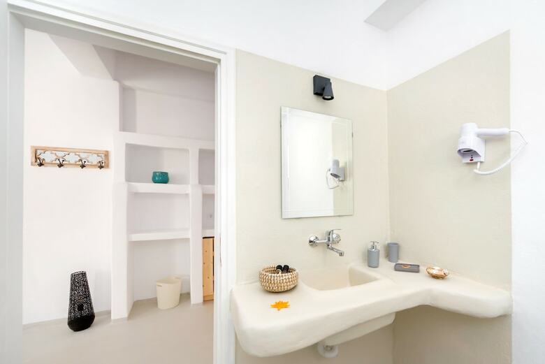 Anthelea Santorini Hotel