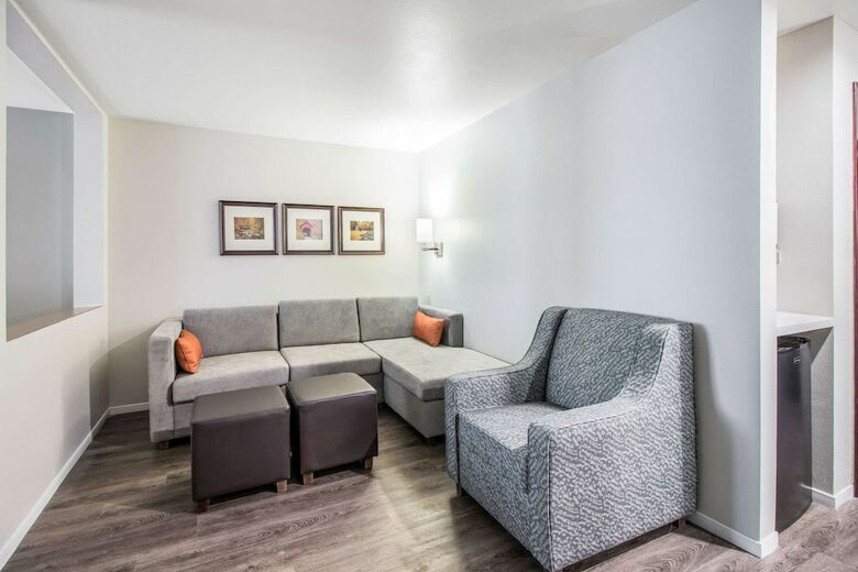 Hotel Comfort Suites