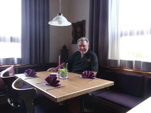 Hostal Hotel-restaurant Zum Goldenen Hahnen