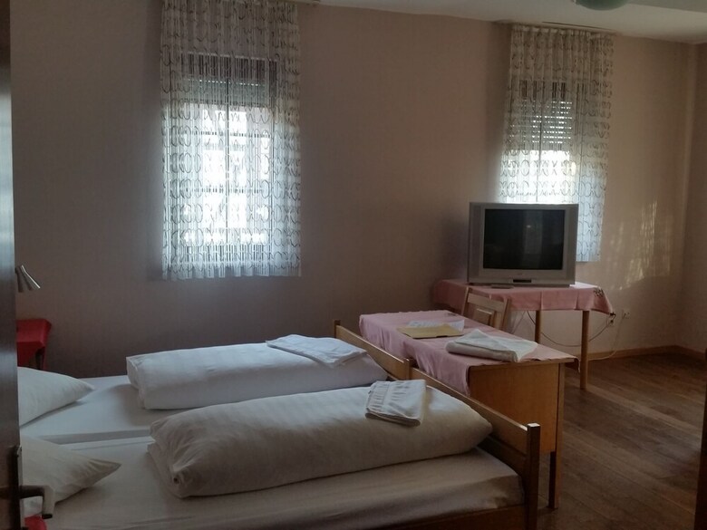 Hostal Hotel Adler