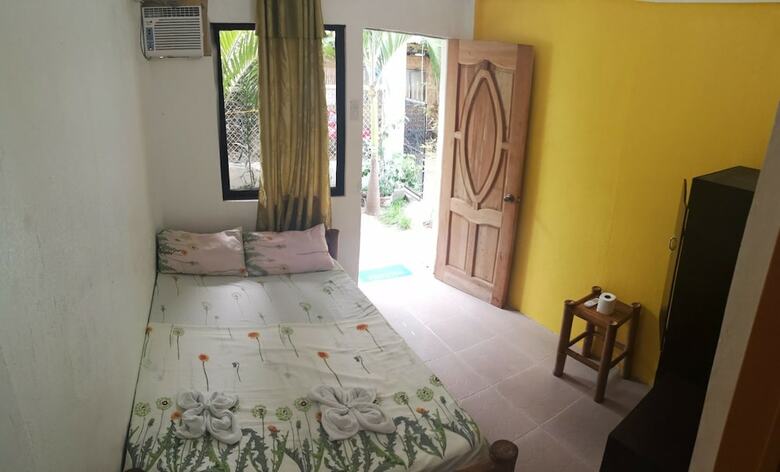 Hotel Guanna's Place Room And Resto Bar