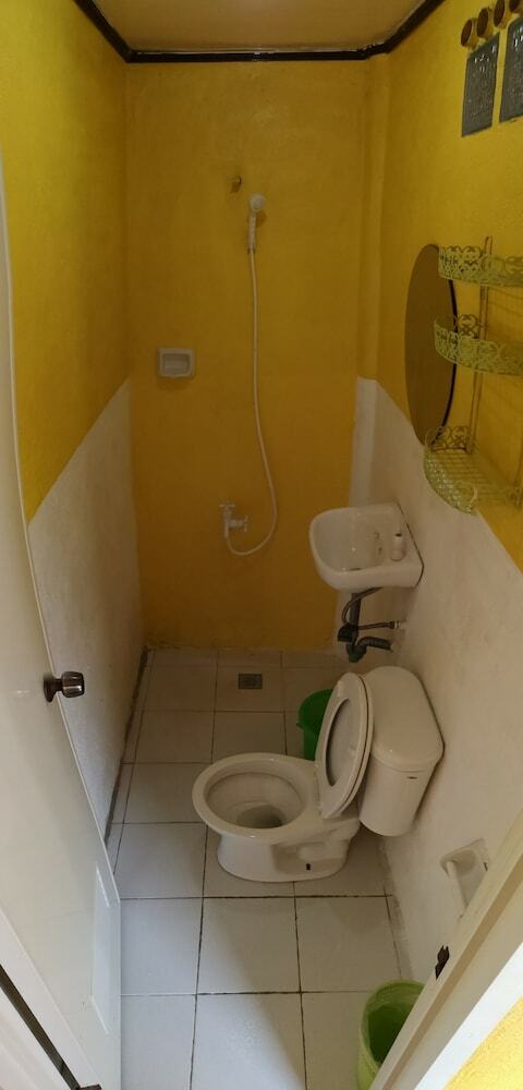 Hotel Guanna's Place Room And Resto Bar