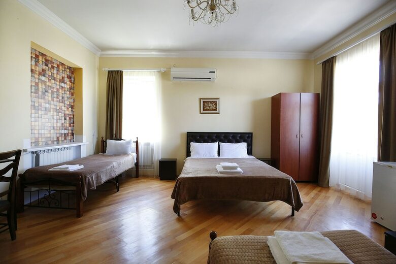 Green Flower Hotel