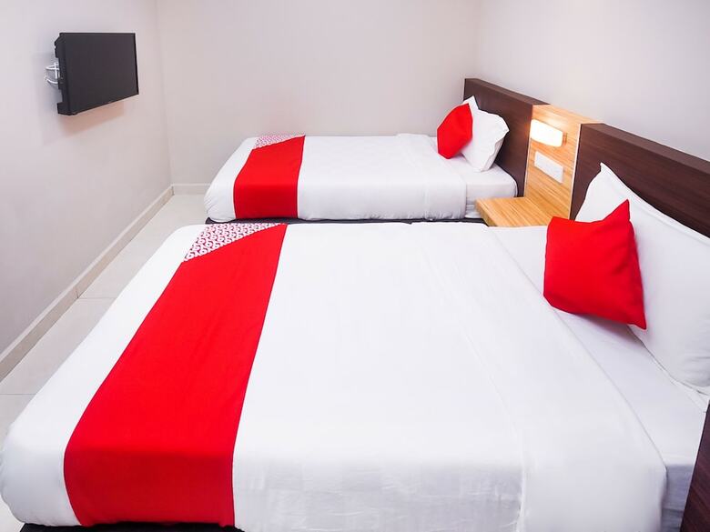 Hotel Oyo 1023 La Mirina Boutique Inn