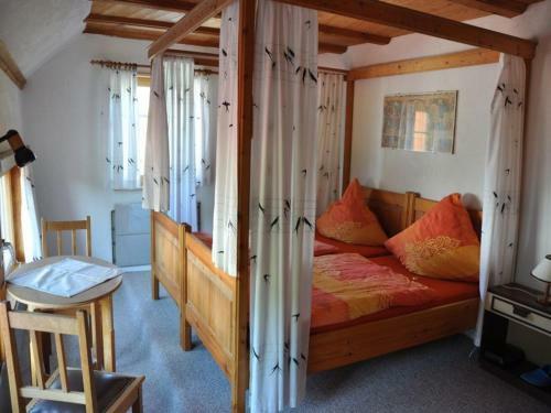 Hostal Pension Schwalbennest