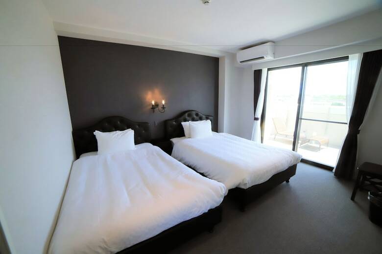 Hotel 385