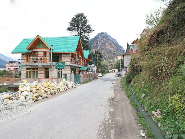 Hotel Oyo 13711 Home Stay River View Manali