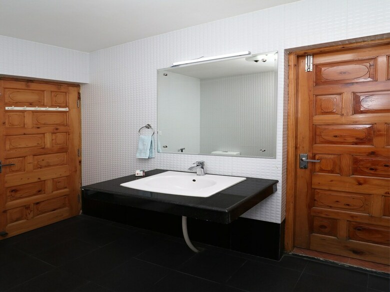Oyo 13694 Home Elegant 2bhk Cottage Mall Road
