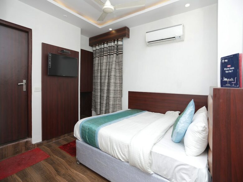 Oyo 12503 Hotel Corner Point