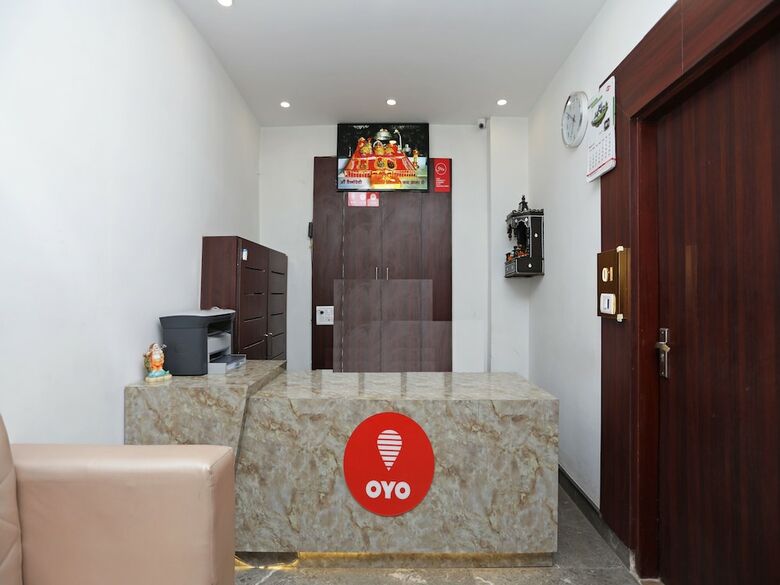 Oyo 12503 Hotel Corner Point
