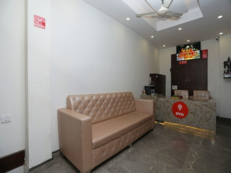 Oyo 12503 Hotel Corner Point
