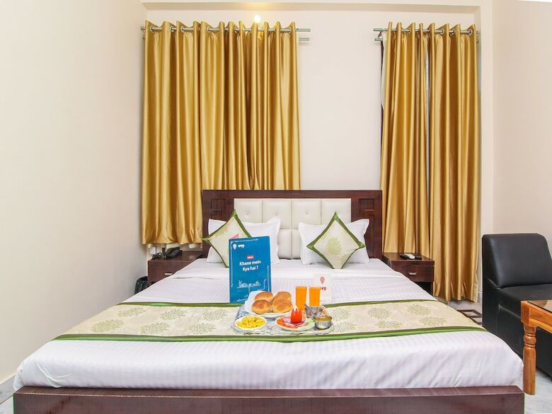 Oyo 13478 Hotel Surabhi Garden
