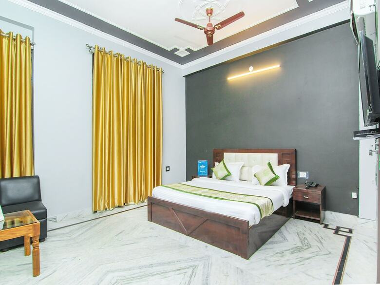 Oyo 13478 Hotel Surabhi Garden