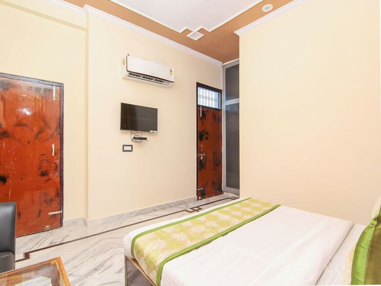 Oyo 13478 Hotel Surabhi Garden