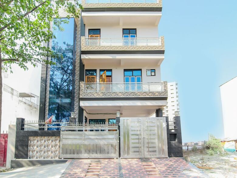 Oyo 13478 Hotel Surabhi Garden
