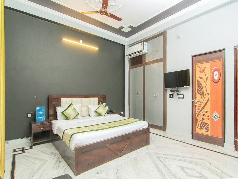 Oyo 13478 Hotel Surabhi Garden