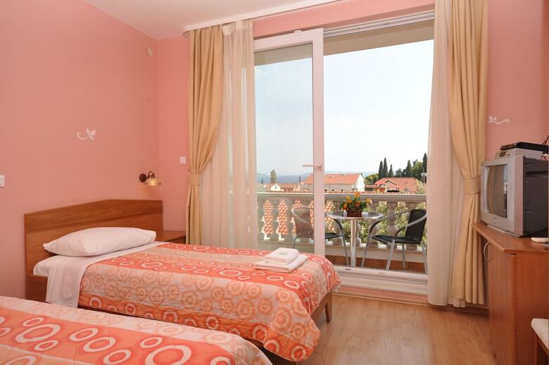 Hotel Villa Cezar