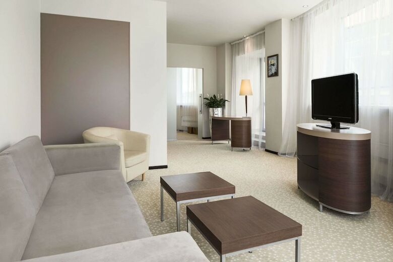 Hotel Ramada By Wyndham Yekaterinburg