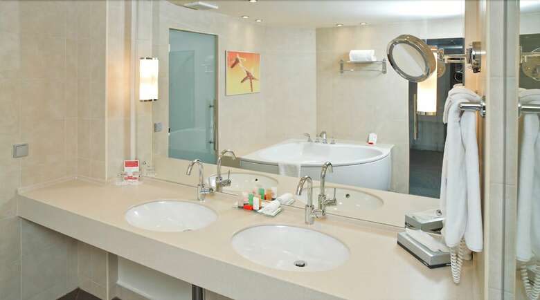 Hotel Ramada By Wyndham Yekaterinburg