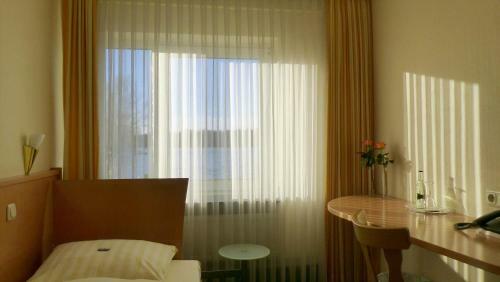 Restaurant Und Hotel Zum Weissen Ross