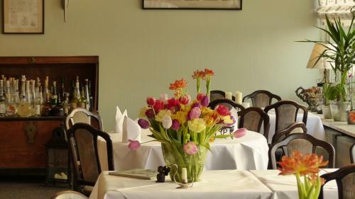 Restaurant Und Hotel Zum Weissen Ross