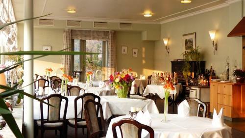 Restaurant Und Hotel Zum Weissen Ross