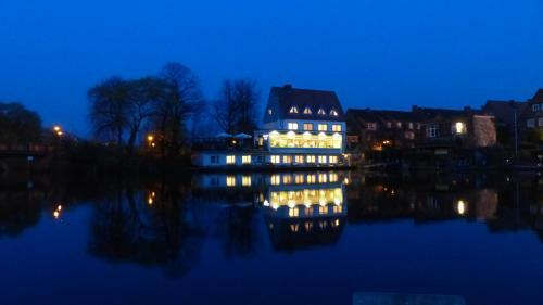 Restaurant Und Hotel Zum Weissen Ross