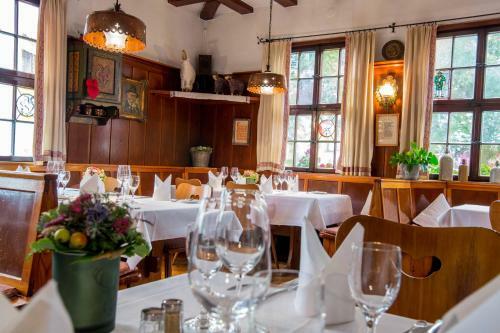 Hotel-restaurant & Metzgerei R��le
