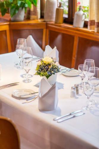 Hotel-restaurant & Metzgerei R��le