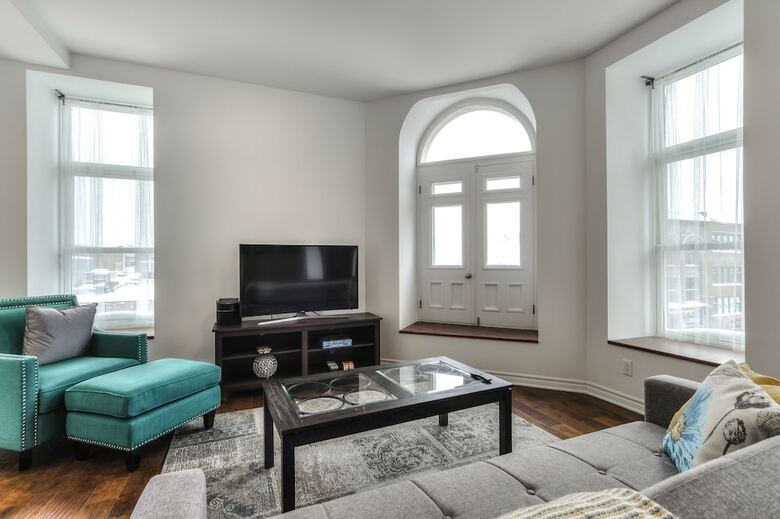 St Laurent Apartments