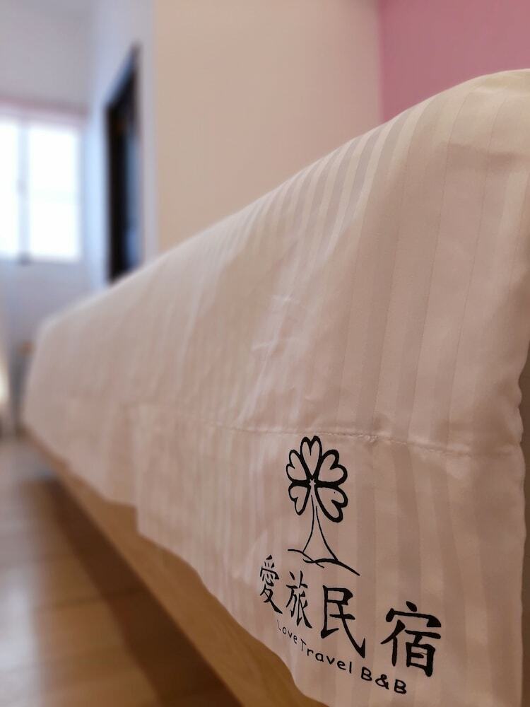 Bed & Breakfast Love Travel