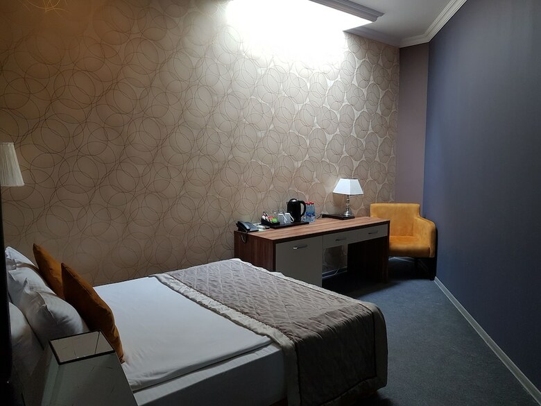 Hotel Square Inn