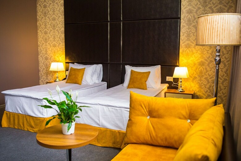Hotel Square Inn