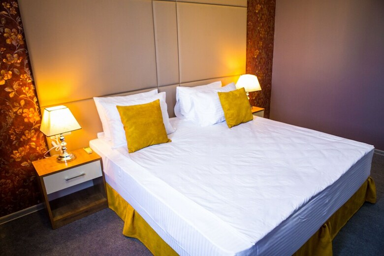 Hotel Square Inn