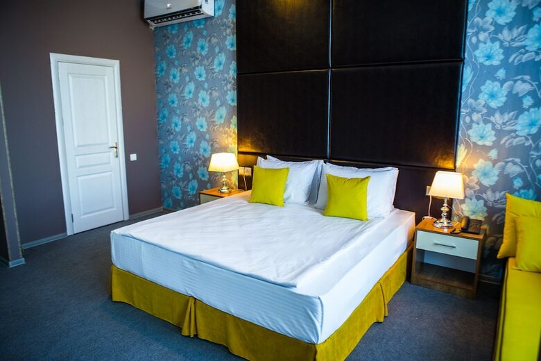 Hotel Square Inn
