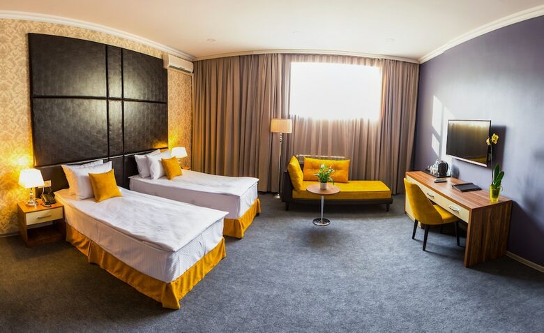 Hotel Square Inn