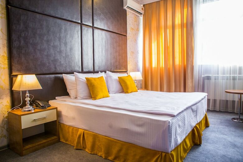 Hotel Square Inn