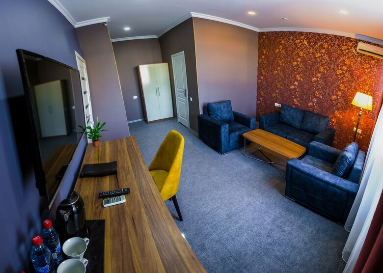 Hotel Square Inn