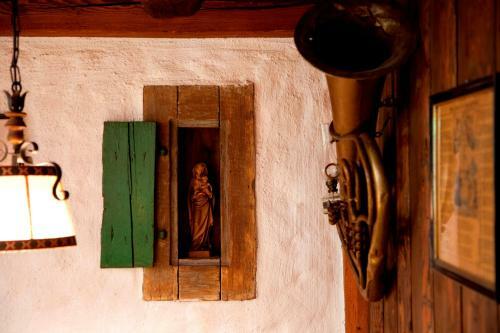 Hotel Saschwaller Burehus Holzwurm