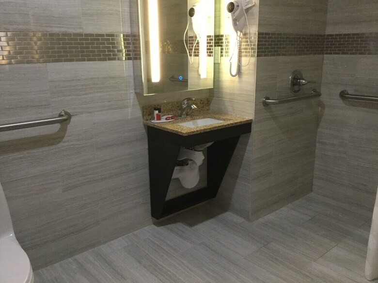 Hotel Ramada By Wyndham Bronx Terminal