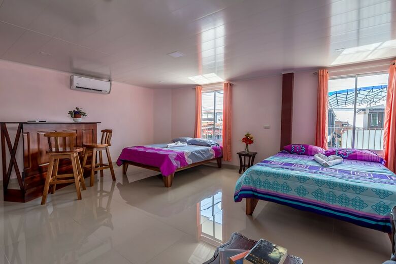 Hostal Hotel La Cascada