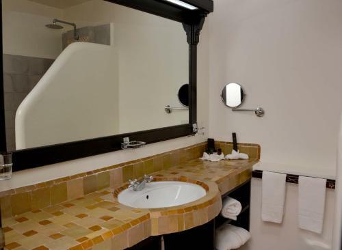 Borjs Hotel Suites & Spa