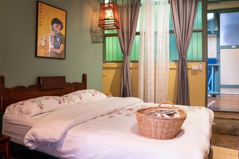 Hostal Live Local