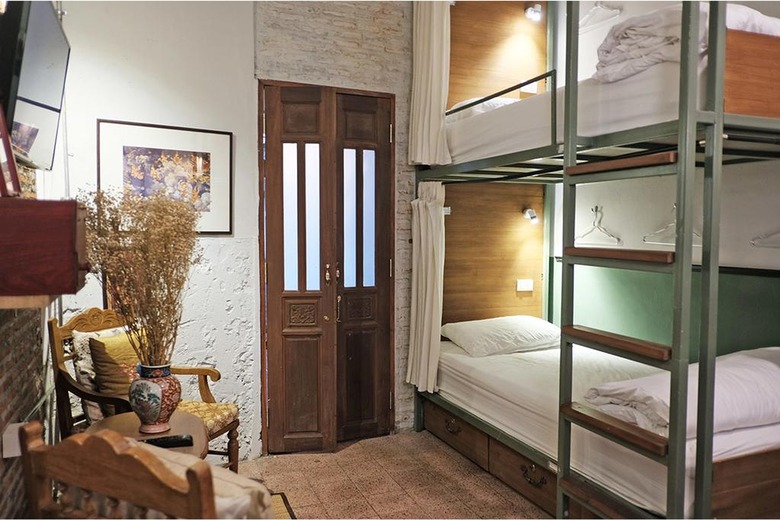 Hostal Live Local
