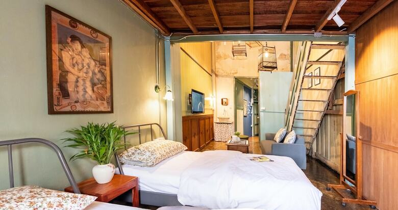 Hostal Live Local