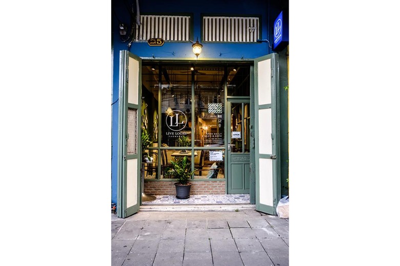 Hostal Live Local