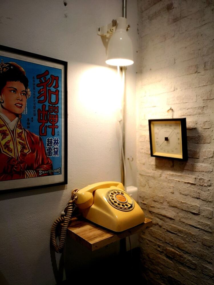 Hostal Live Local