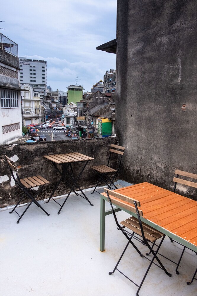 Hostal Live Local