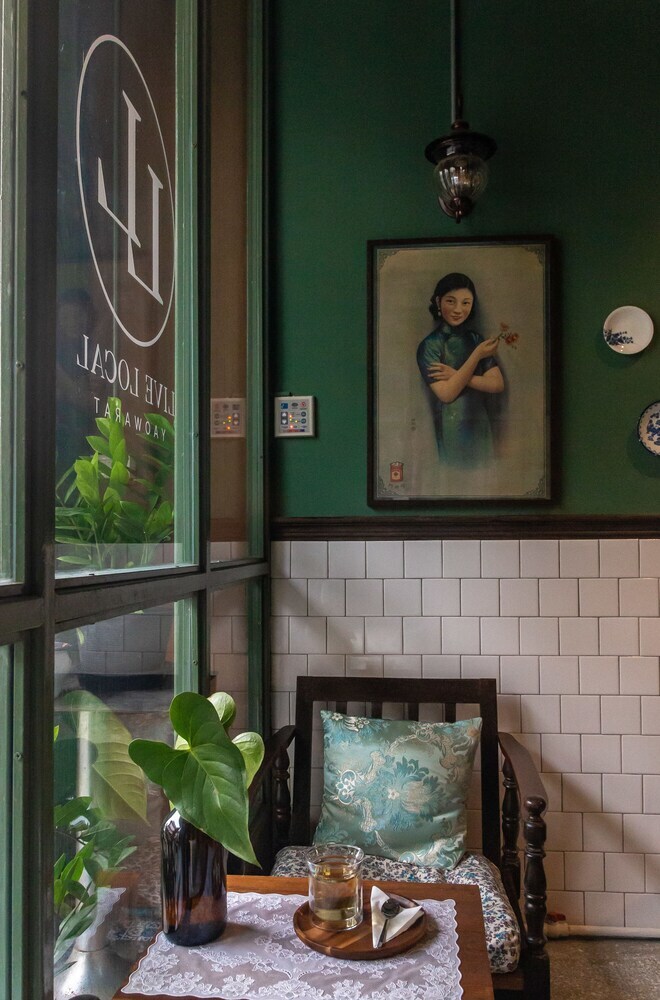 Hostal Live Local